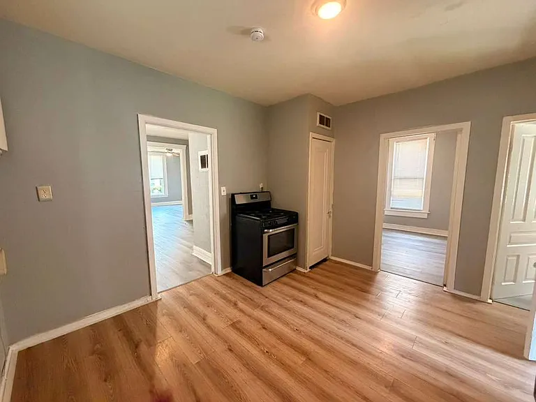 1204 Camden St — Photo 3