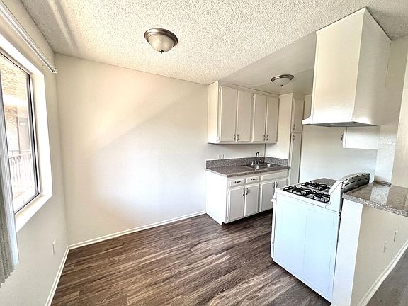 5th image of 16765 Sherman Way #12A