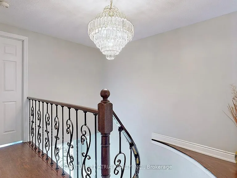 92 Jaffray Rd #UPPER — Photo 12