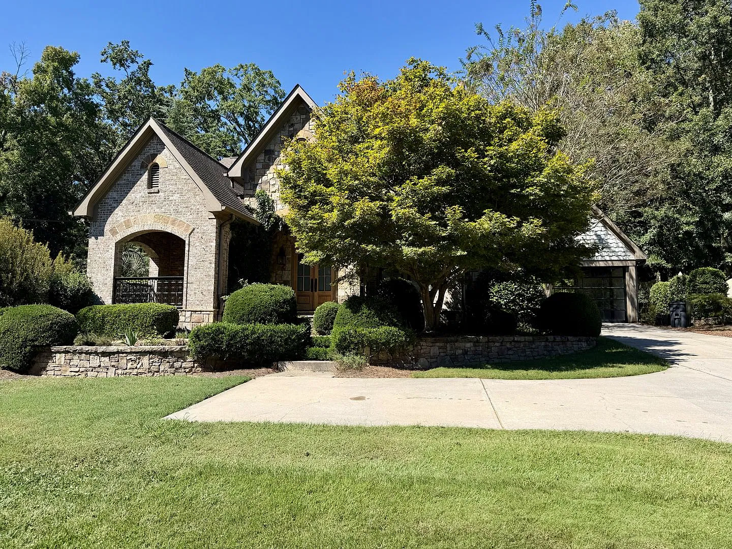 3 Bed / 3 Bath Beautiful Home In Longstreet Hills! — Photo 1