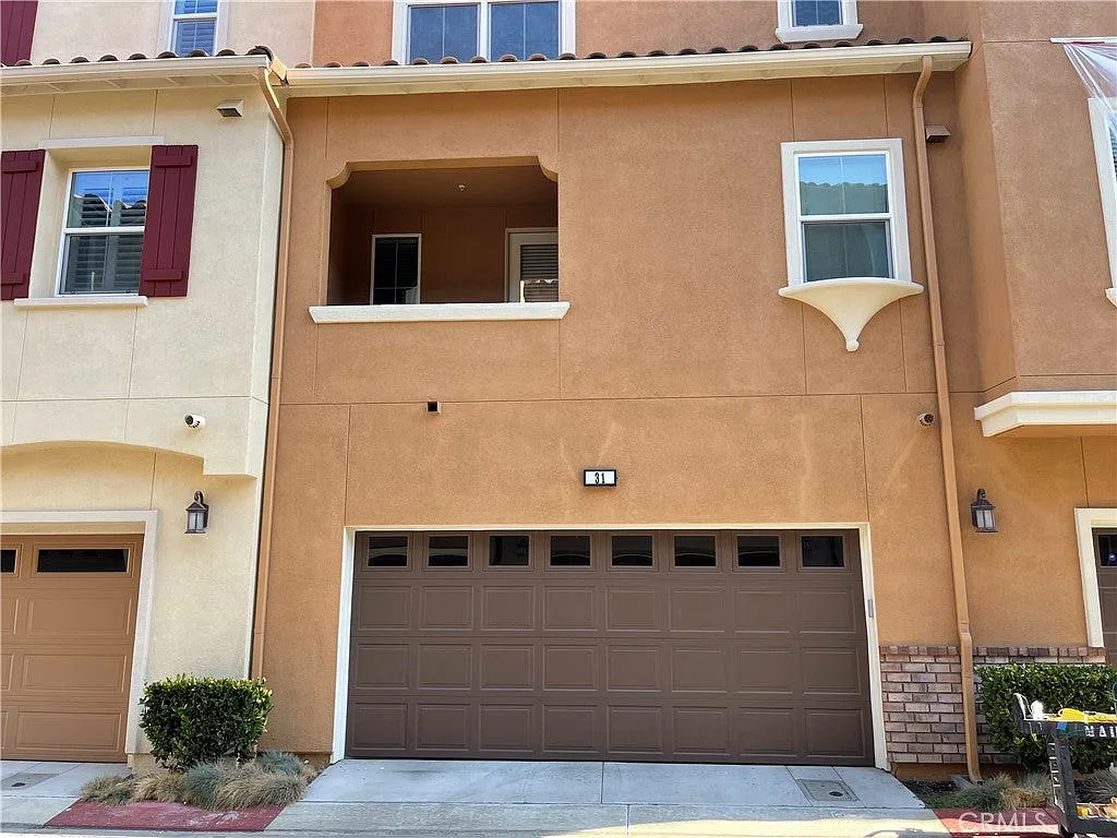 2 bed, 2.5 bath, 1560 sqft, $4,000 — Photo 4