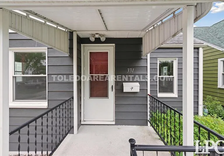 331 California Blvd — Photo 5