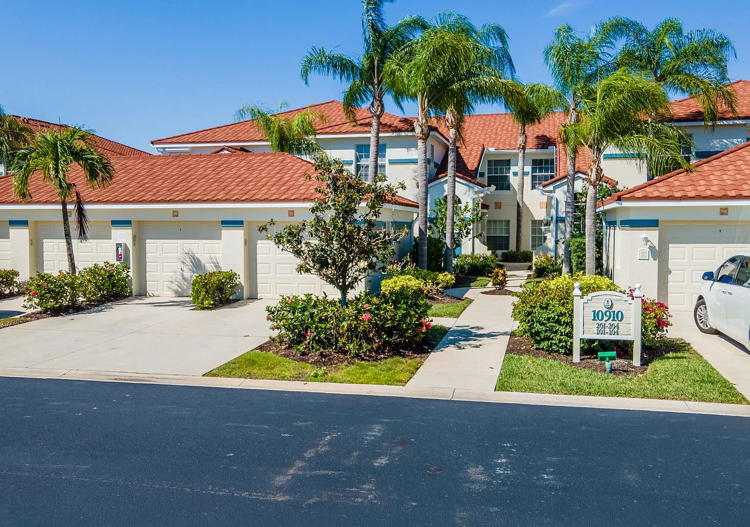 Beautiful Turnkey 3/2 Annual Rental in Bonita Springs!! — Photo 2
