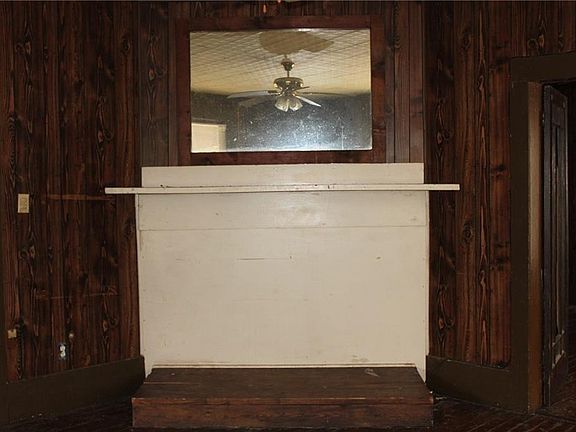 4th image of 403 N Smith Ave