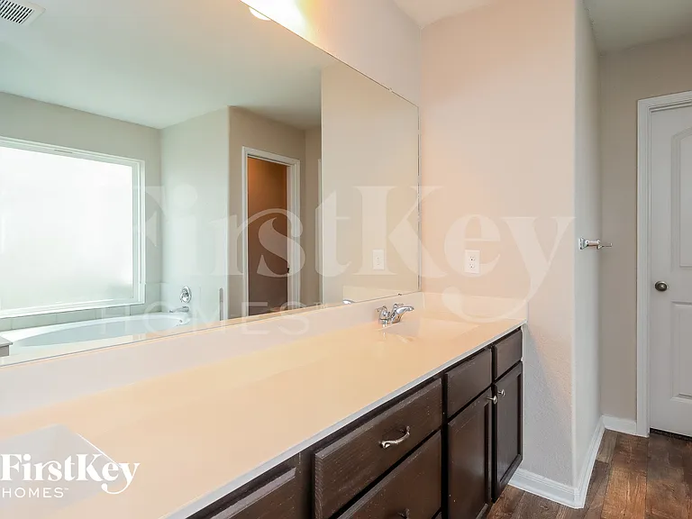 1023 Ranch Oak Dr — Photo 13