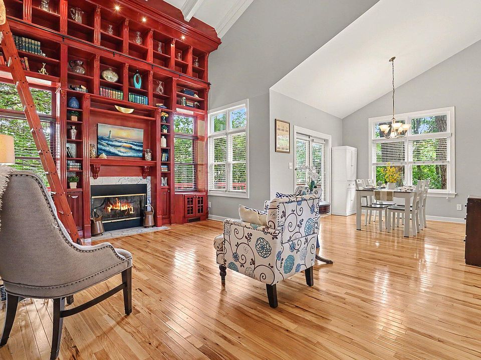 1st image of 10001 Goodview Ct
