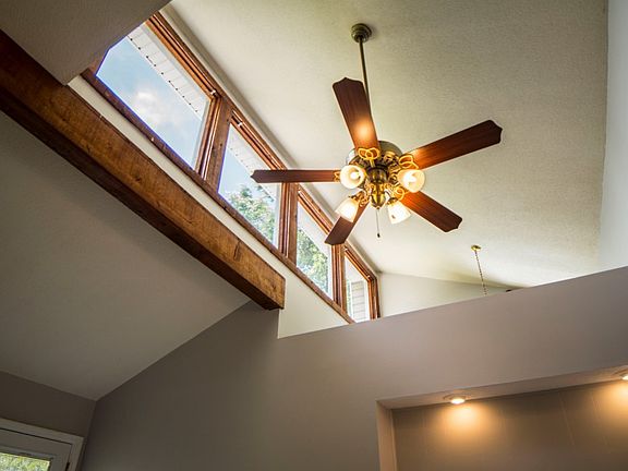 4th image of 3026 Cottage Knoll Dr