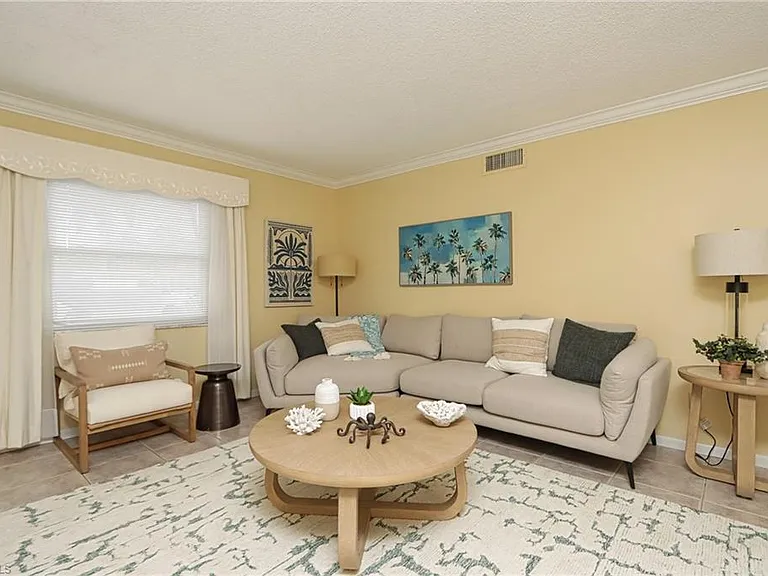 940 3rd St S #101 — Photo 3