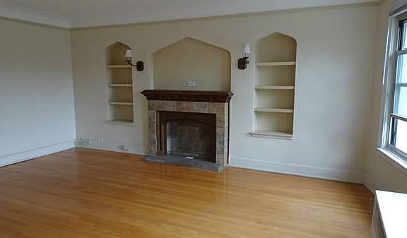 2nd image of 6113 N Francisco Ave APT 3S