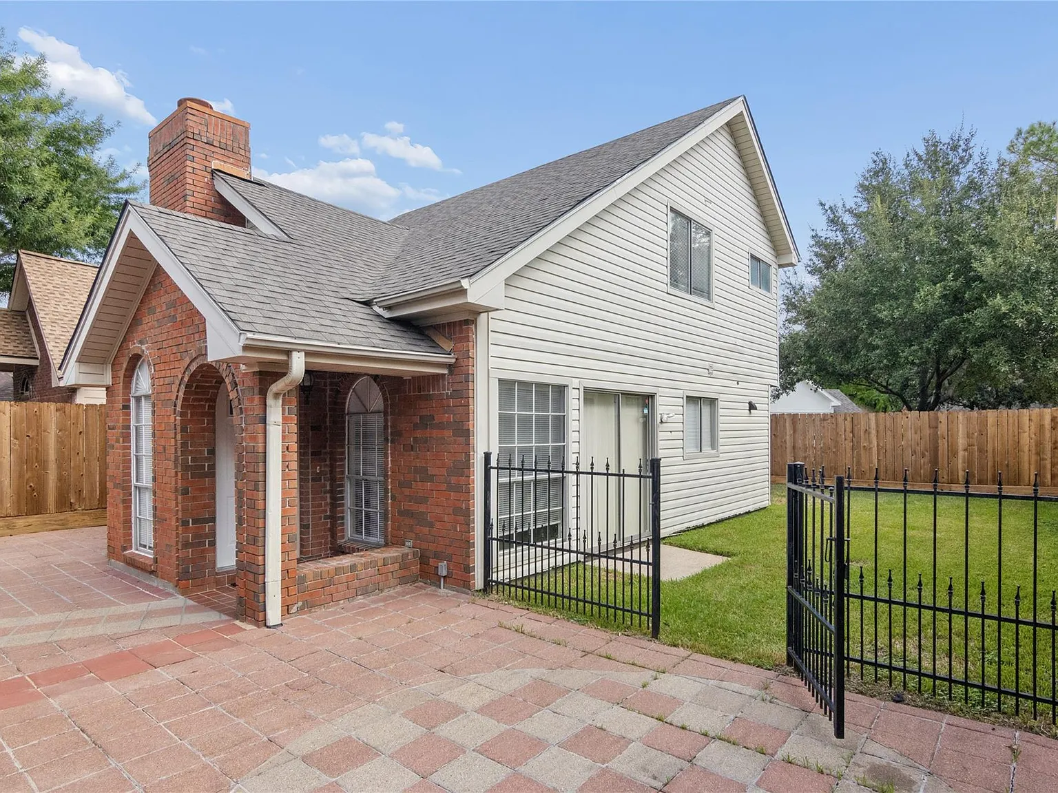 3 bed, 2.0 bath, 1358 sqft, $1,750 — Photo 4
