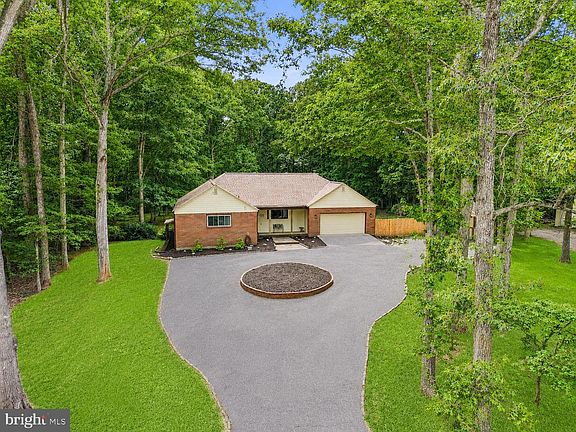 2nd image of 10 Ridgeview Cir