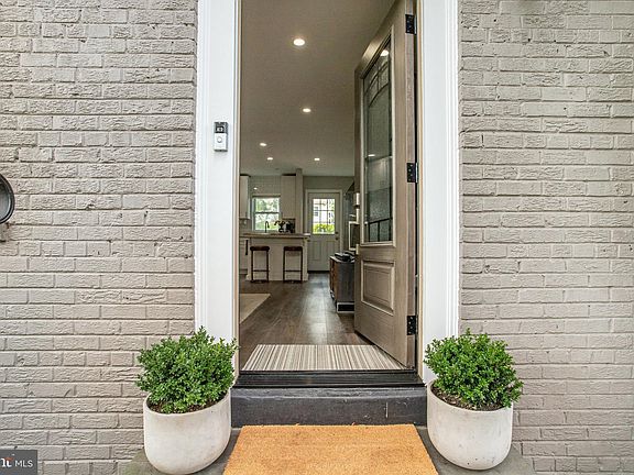 5th image of 407 Laverne Ave