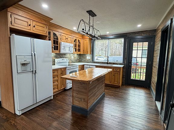 5th image of 142 9th St