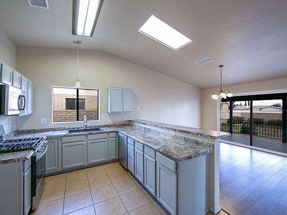 5th image of 3681 Sandpiper Dr
