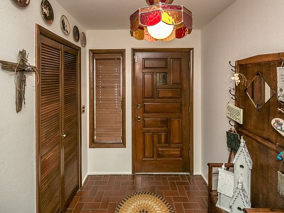 4th image of 300 Greenway Dr