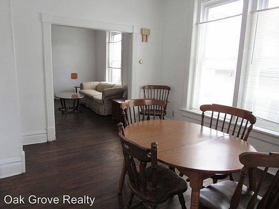 3rd image of 722 Klondyke Ave
