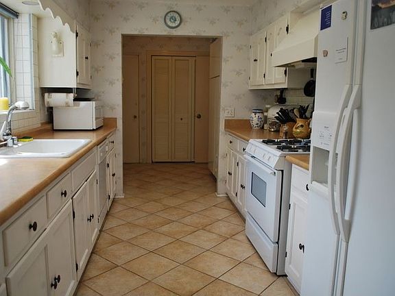 3rd image of 4323 Shadyglade Ave