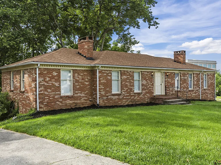 1321 Leaning Tree Ln #B — Photo 2