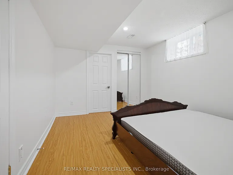 1036 Caven St — Photo 17