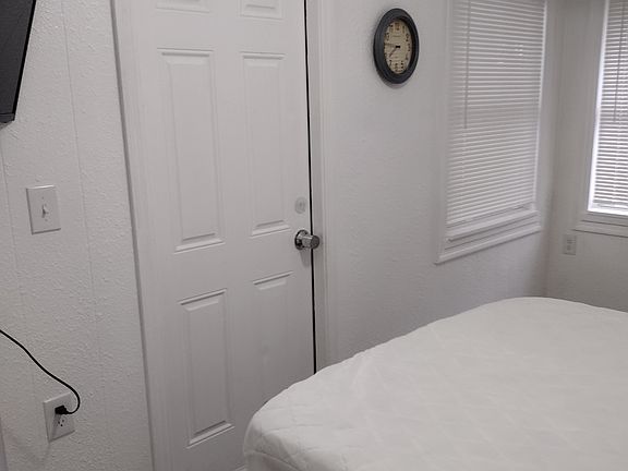 3rd image of 5040 Gulf Dr