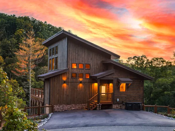 2139 Coopers Hawk Way, Sevierville, TN 37862