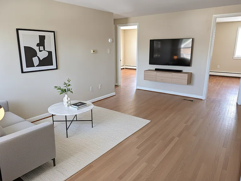 5 E Monument Ave — Photo 4