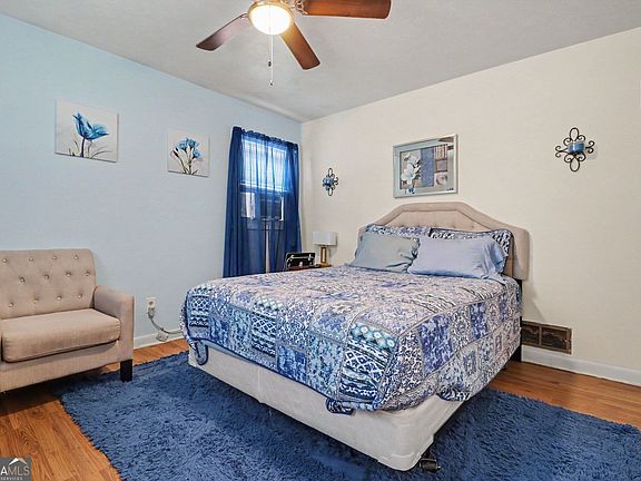 4th image of 3960 Emerald North Dr