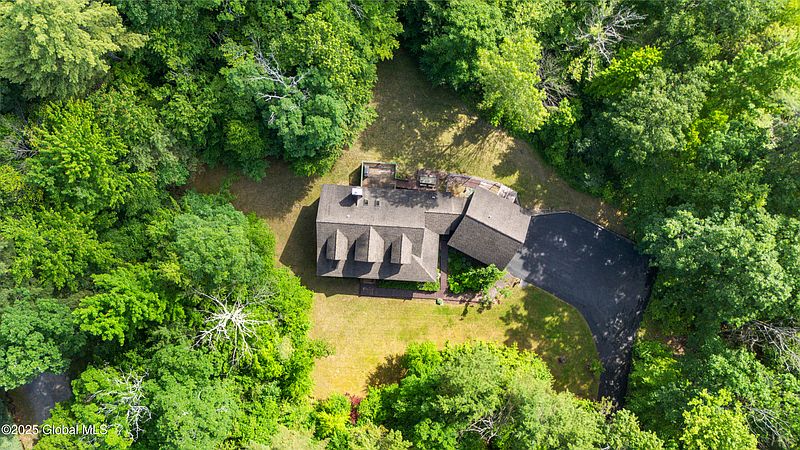 3rd image of 202 Stone Schoolhouse Road