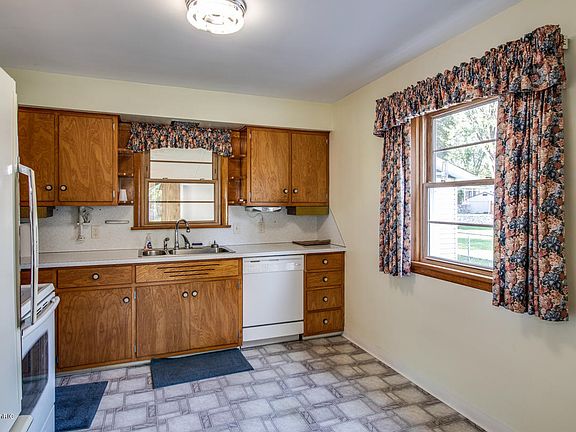 4th image of 215 N Moorland Dr