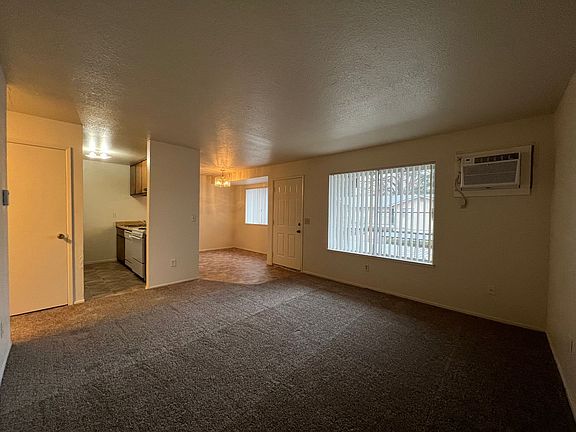 4th image of 205 Daisy Ave #24