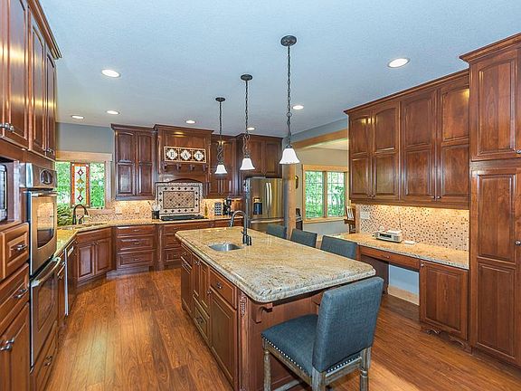 3rd image of 6064 Fairfax Rd
