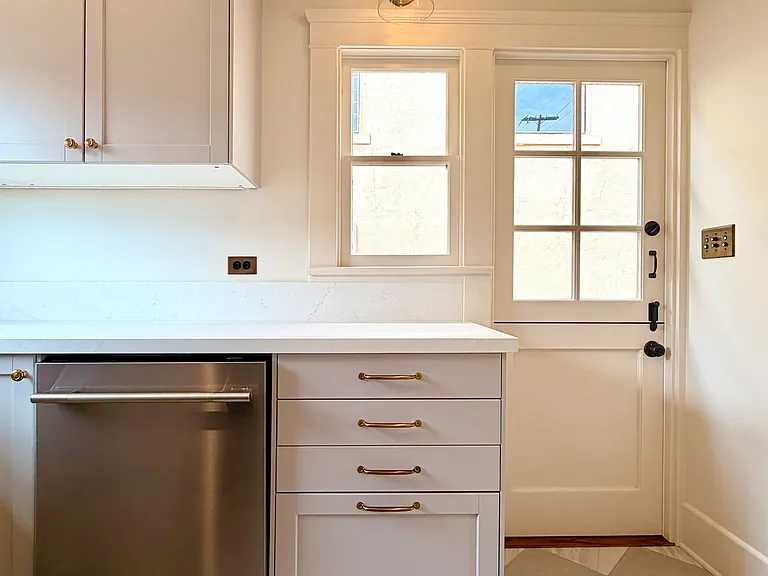 4078 Stephens St — Photo 10