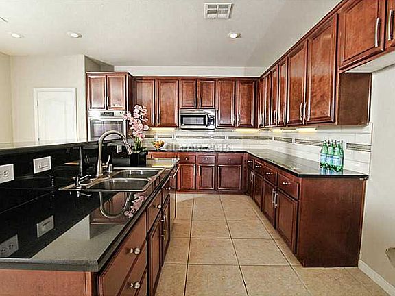 5th image of 10539 Hope Mills Dr