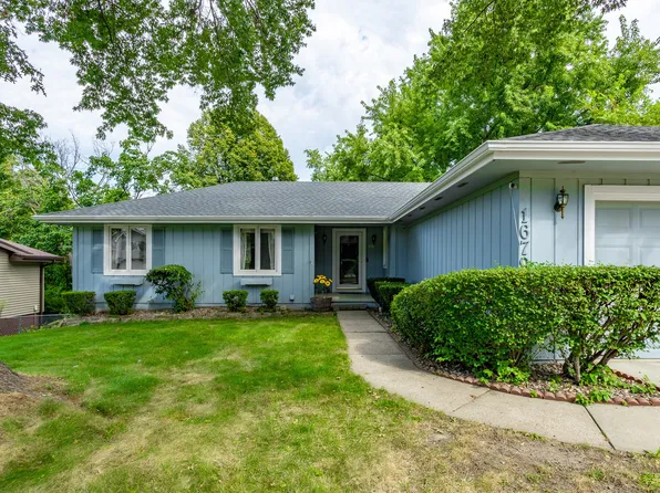 1679 NW 99th St, Clive, IA 50325