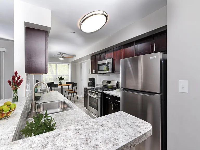 Yorkshire Apartments — Photo 1