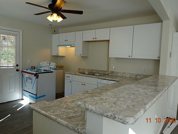 5th image of 122 York Dr