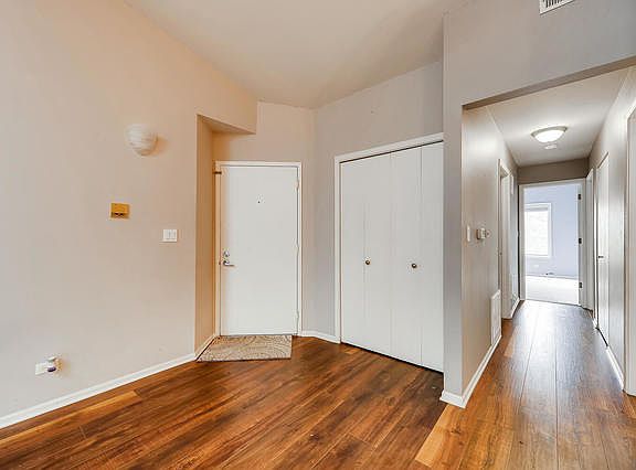 3rd image of 1527 Commodore Ln Unit 6