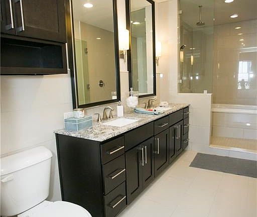 3rd image of 2212 McKinney Ave #1301