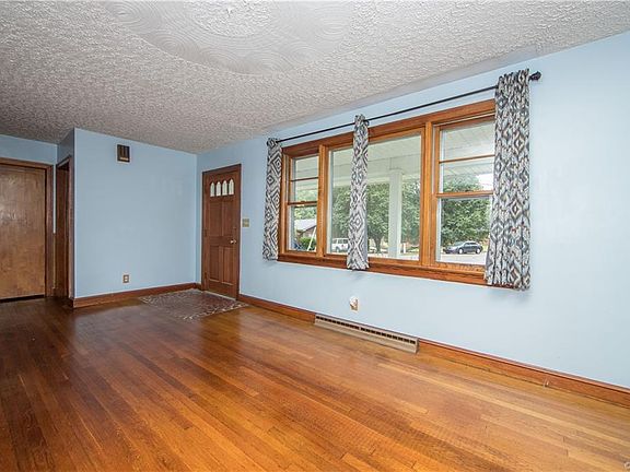 5th image of 1609 Sunnyside Ave