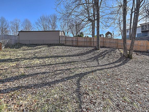 5th image of 22126 Pinebrook Dr