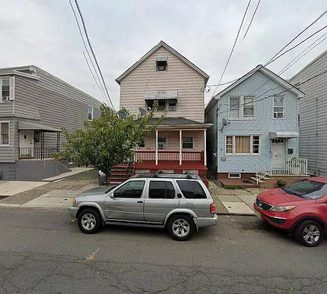 609 4th Ave #B — Photo 1