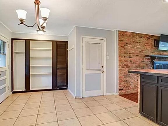 4th image of 426 Greenway St