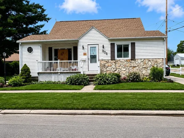 305 Pine St, Reinbeck, IA 50669