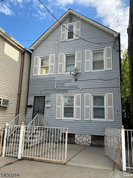 1st image of 1041 Magnolia Ave