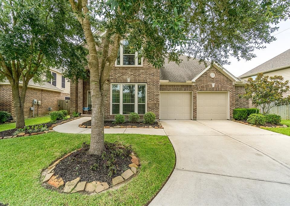 Fabulous 2-story Perry home located on a quiet cul-de-sac street in the master planned community of Fairfield.