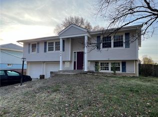 304 Highland Rd, Lansing, KS 66043