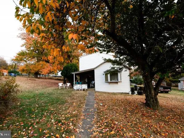 2377 Paris Ave, Trevose, PA 19053