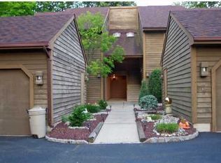 45 Holly Ct, Edison, NJ 08820