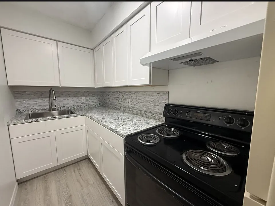 8532 Channelview Cir