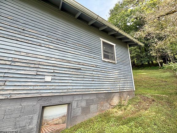 3rd image of 212 Bennett Ave